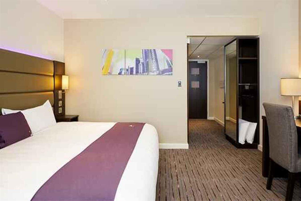 Premier Inn Premier Inn Саффрон-Уолден Экстерьер фото